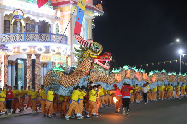 GREAT FESTIVAL COMMEMORATING GOD AT THE CAO DAI TAY NINH HOLY SEE ...