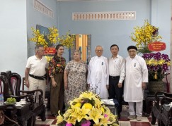 GIÁO SƯ BERNADETTE RIGAL-CELLARD, ĐẠI HỌC BORDEAUX-MONTAIGNE, PHÁP QUỐC, CHÀO THĂM NGÀI ĐẦU SƯ CHƯỞNG QUẢN HỘI THÁNH 