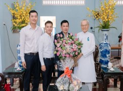 PHÁI ĐOÀN VIETRAVEL TÂY NINH CHÀO THĂM HỘI THÁNH CAO ĐÀI TÒA THÁNH TÂY NINH