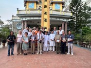 PHÁI ĐOÀN DU KHÁCH NGƯỜI ANH QUỐC THAM QUAN THÁNH THẤT HỌ ĐẠO VĨNH LỢI, TP. HUẾ